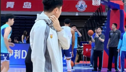 bob半岛体育app下载-广东队记：张皓嘉膝盖发炎，将缺席对阵青岛的比赛