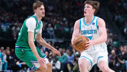 bob半岛体育-【菜鸟】弗拉格33分6板5助 克尼佩尔10分&amp;三分8中2 费尔斯36分6助